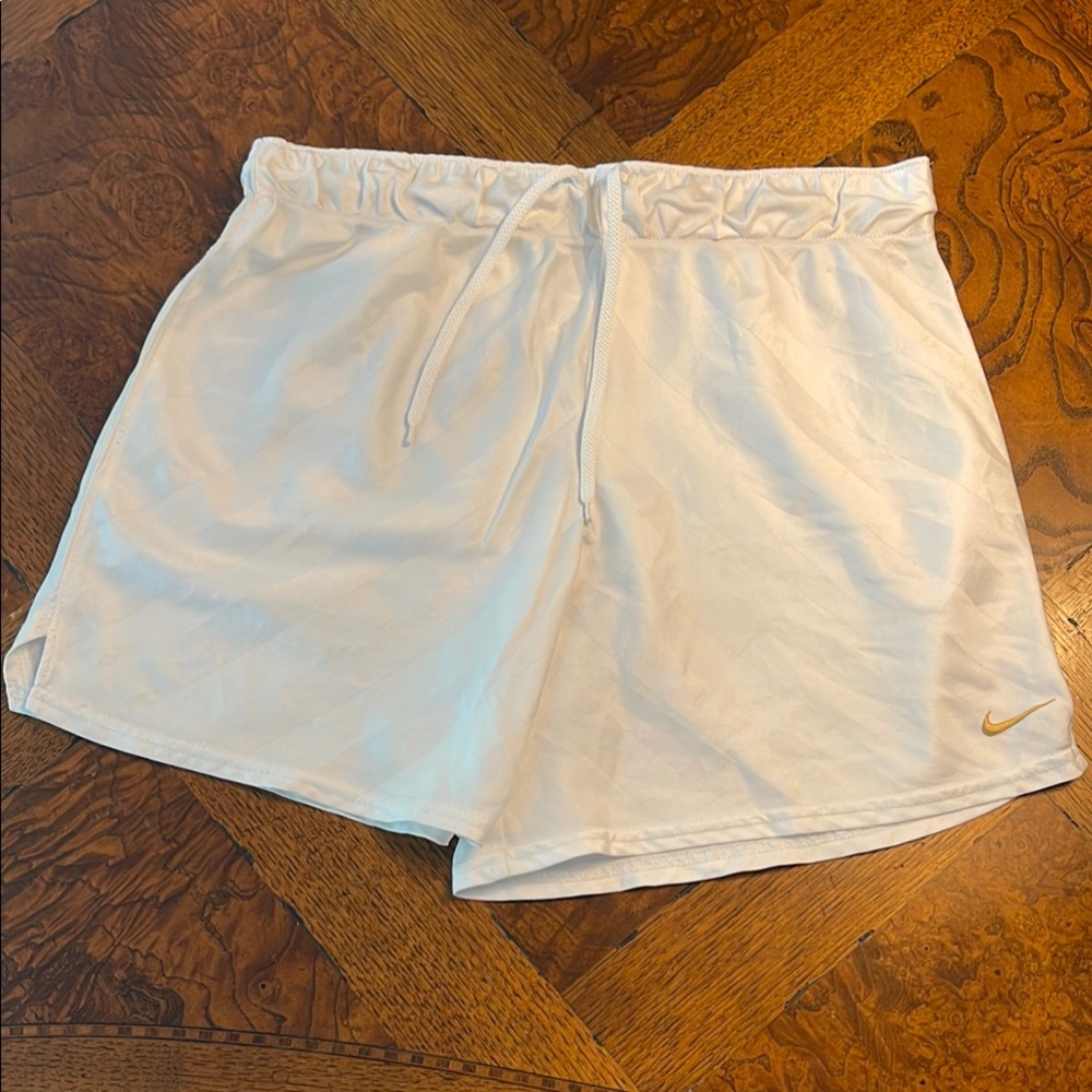 Nike soccer shorts white size medium 8-10 women’s Nike fit dry drawstring waist